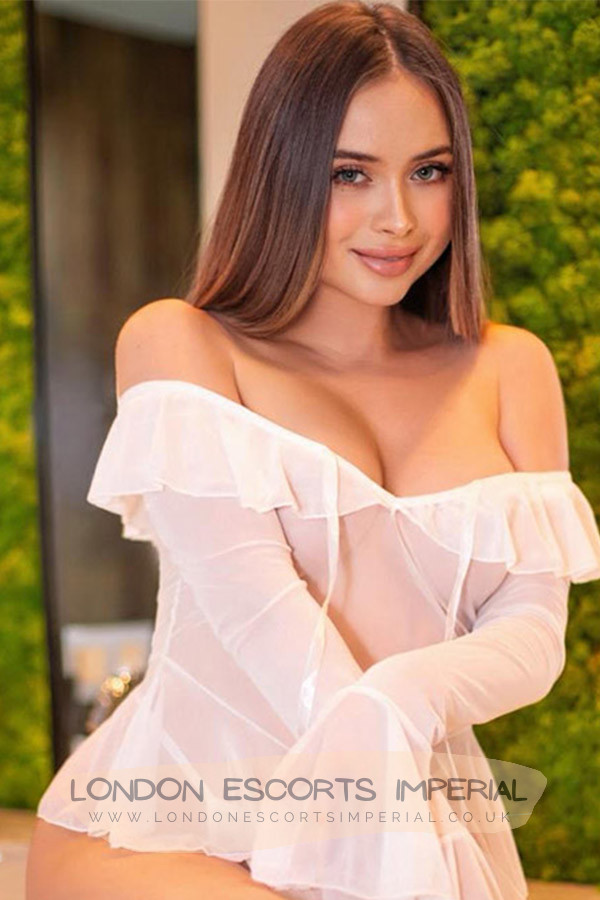 London Escort Girl Tiny 34B