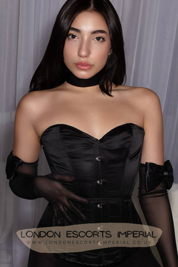 London Escort Girl Private Striptease 32B