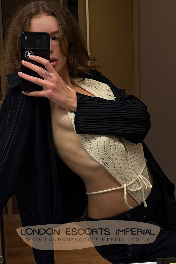 London Escort Girl College 32A