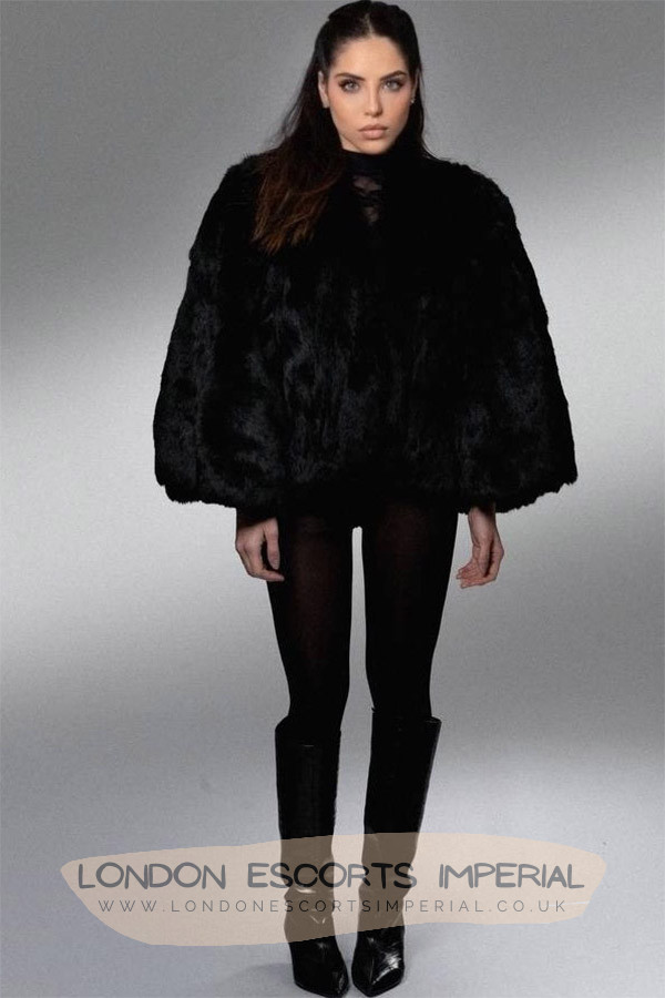 London Escort Girl Brunette 34B